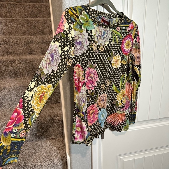 Johnny Was Fagan Favorite Long Sleeve Tee Shirt Soft Top Black with Floral Print - Picture 5 of 10